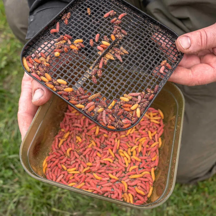Korum Maggot Tub and Riddle – 2pt/1.2ltr - Image 2